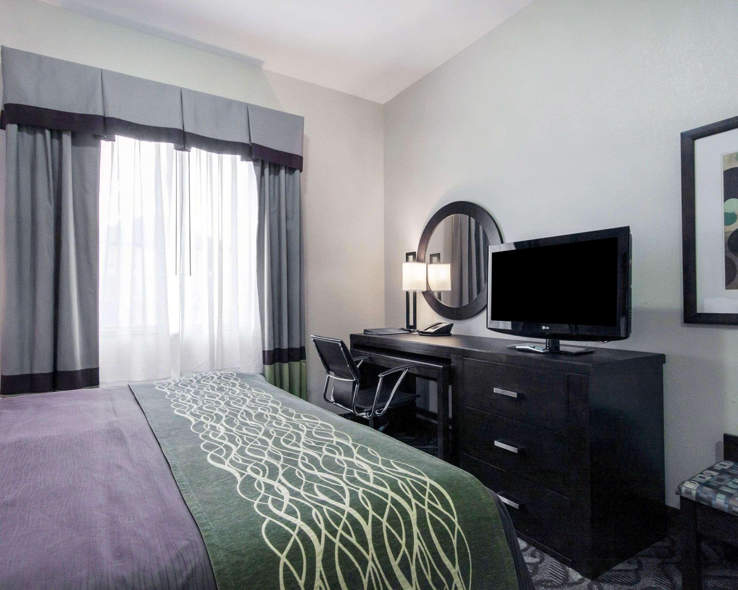 Comfort & I-10 Airport 3*