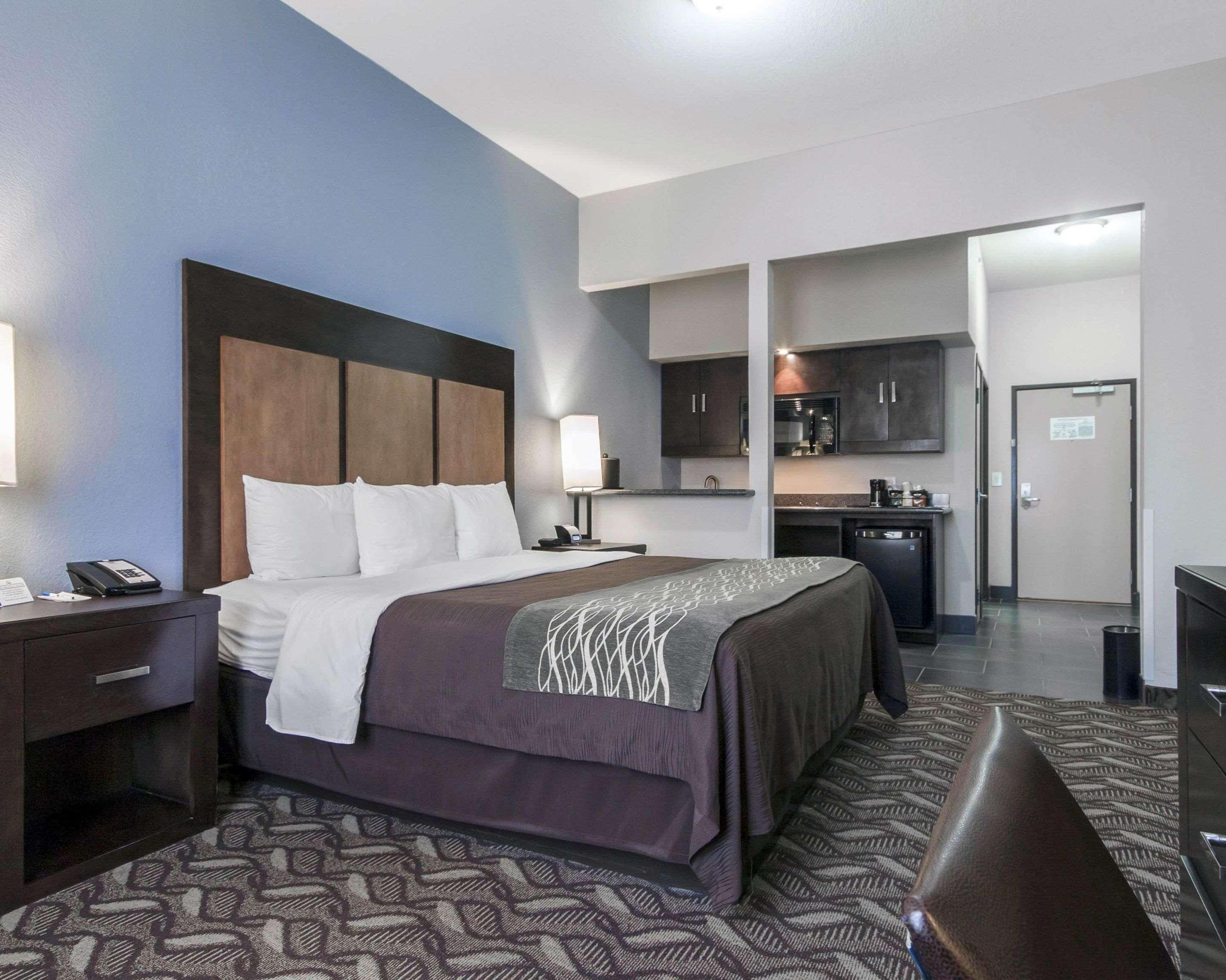 Hotel Comfort & I-10 Airport