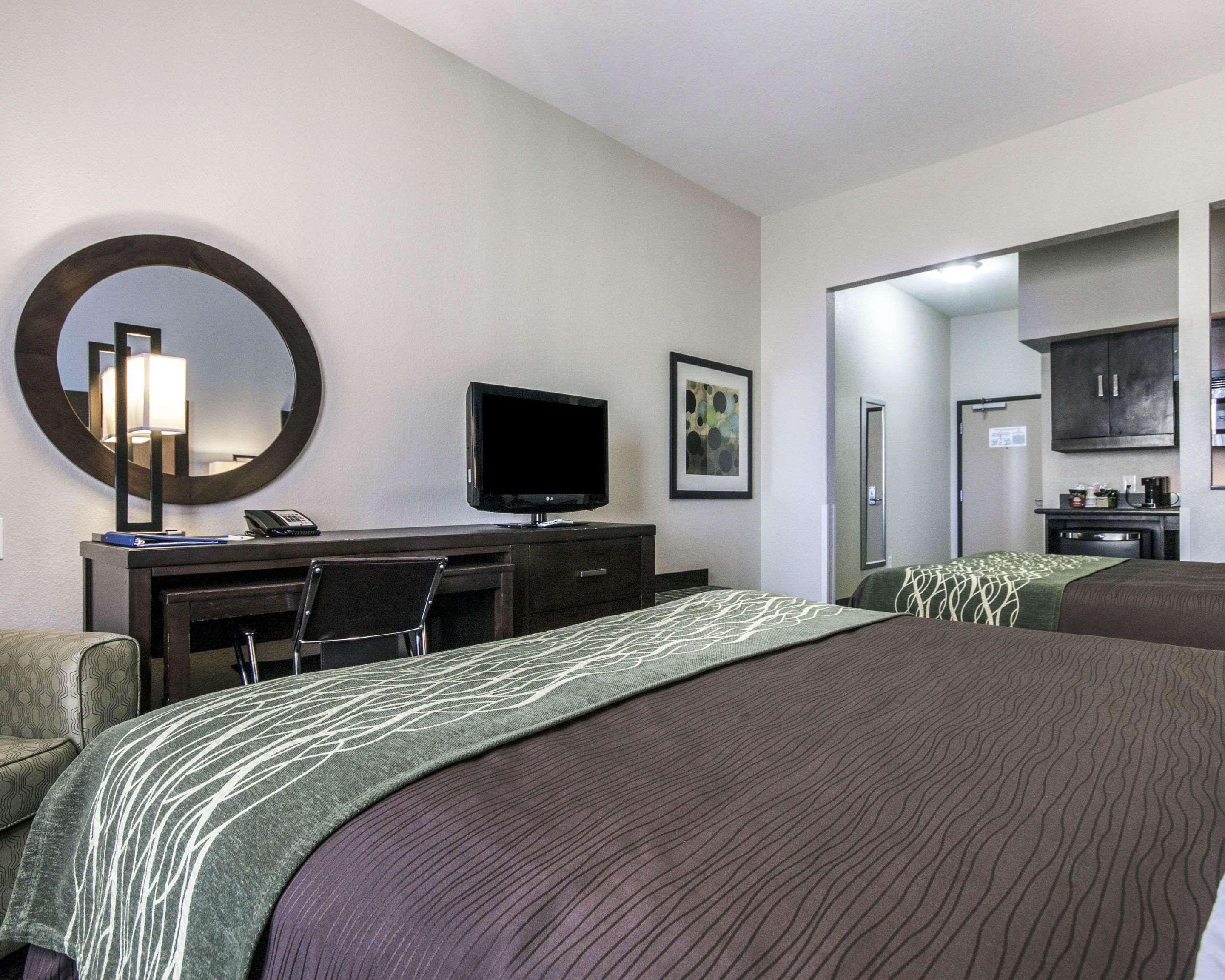 Hotel Comfort & I-10 Airport 3*